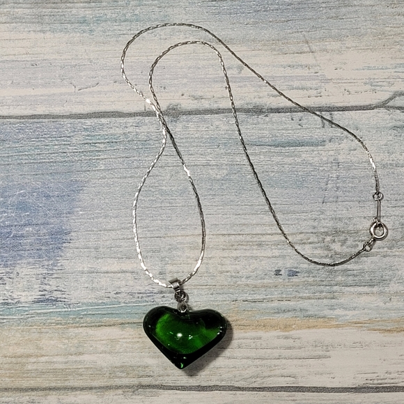 💚 Green Heart Necklace. - Picture 3 of 11